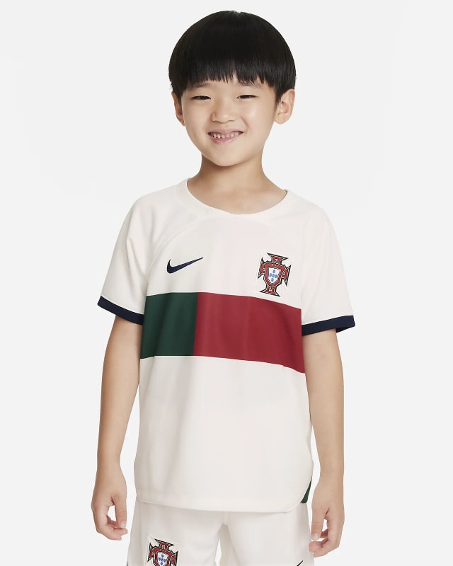 Portugal Extérieur 2022/23 Junior Kit - Cliquez sur l'image pour la fermer